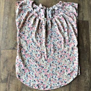 🎉10/$10 Lauren Conrad size M floral blouse